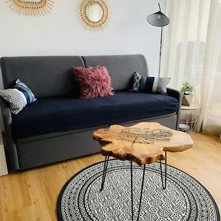 Du Port Avec Terrasse, Parking Privatif, Piscine Dans Résidence , Wifi, Ménage Compris *