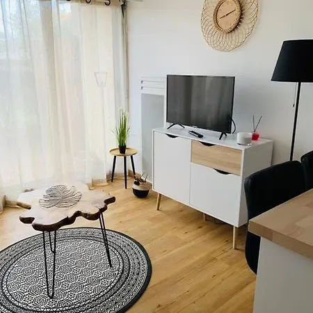 Du Port Avec Terrasse, Parking Privatif, Piscine Dans Résidence , Wifi, Ménage Compris